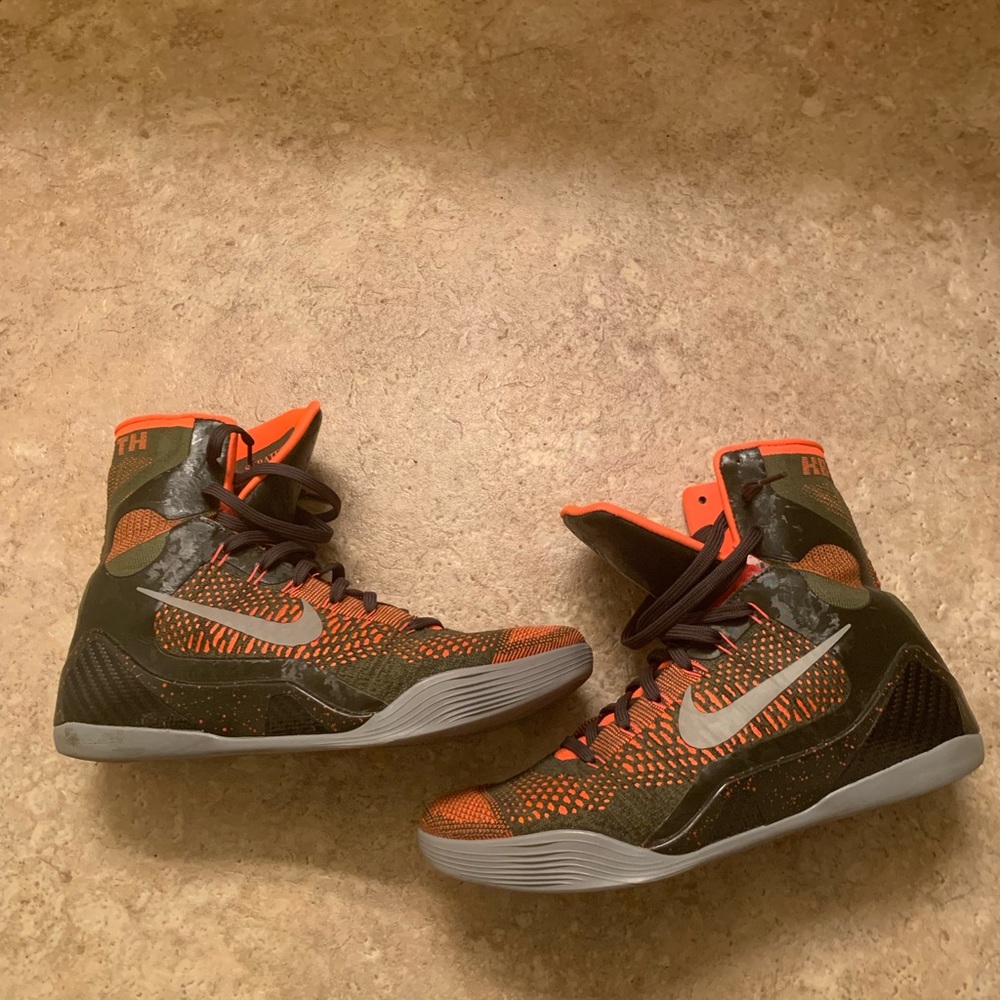 Nike Kobe IX 10 
Size 11